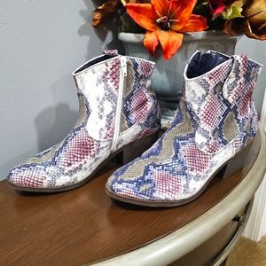 True Craft Ankle Boots